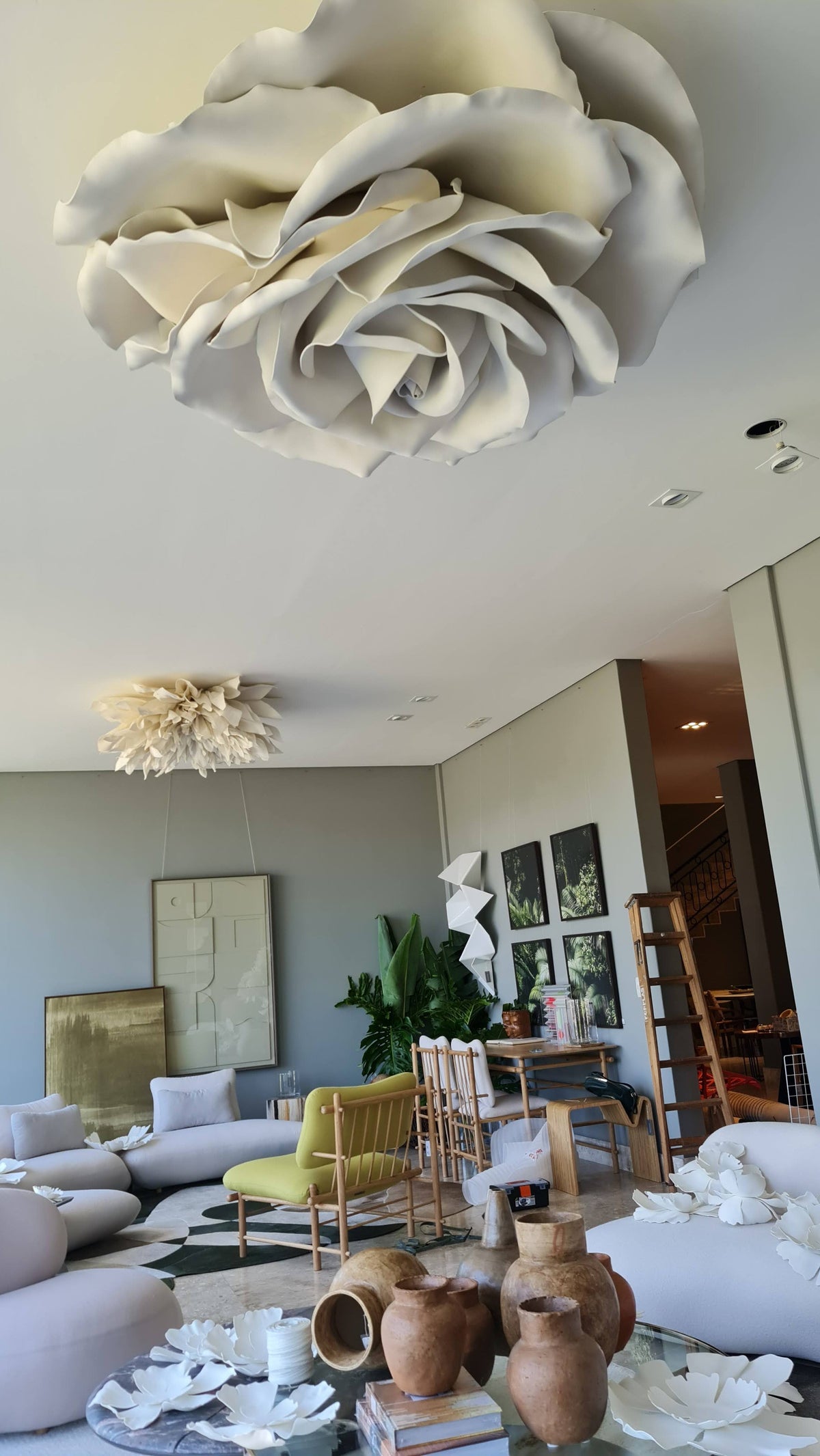 3-meter (10 ft) white giant rose on the ceiling of the Vanessa Taques store in Curitiba, Brazil
