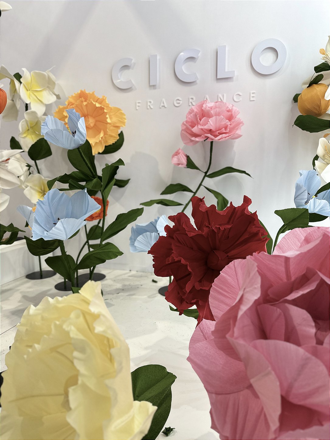 Giant flower in a pink hue — detail of the handcrafted finish