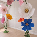 Arco de flores gigantes de papel crepom italiano, lado direito