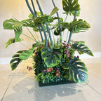 Arranjo de flores gigantes de organza com folhagem, detalhe da base