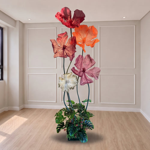 Arranjo de flores gigantes de organza com folhagem