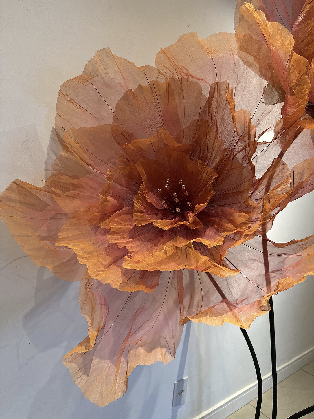 Overview of the booth decorated with giant organza flowers