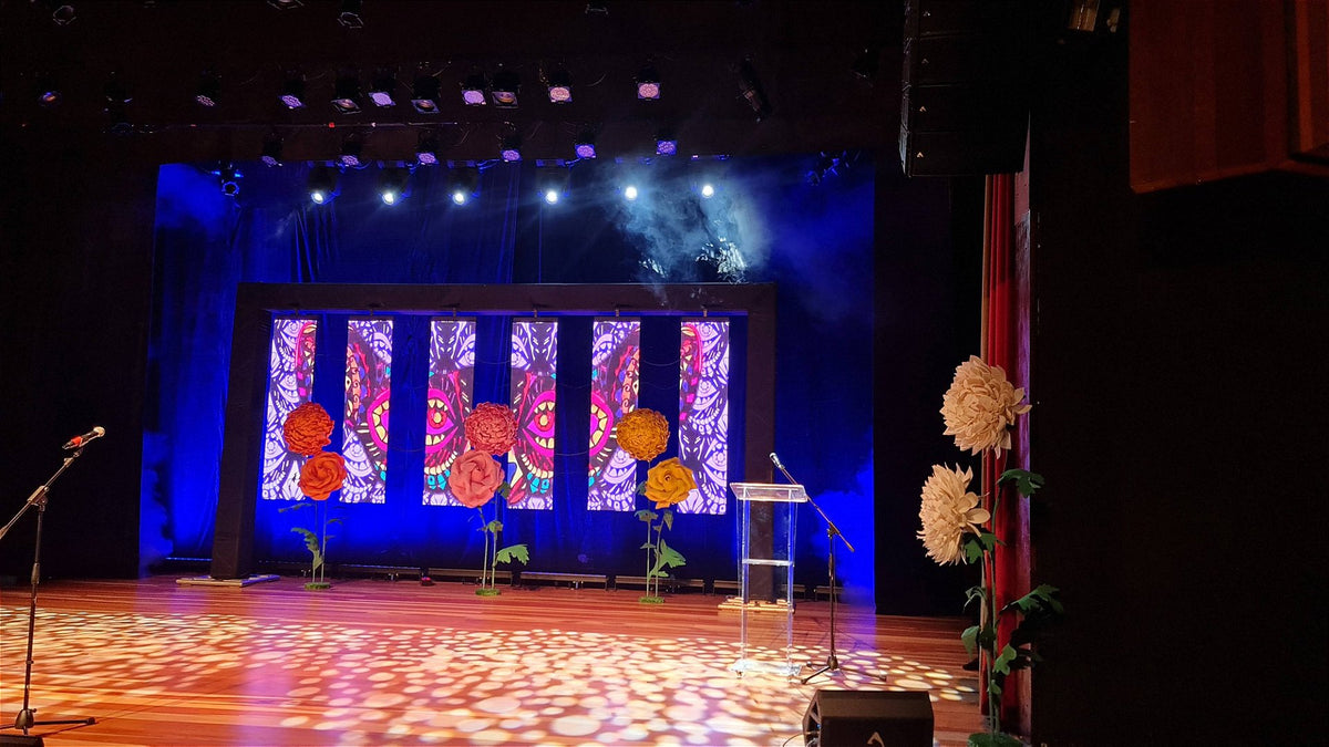 Pearl-white giant flower - botanical sculpture for a pageant stage