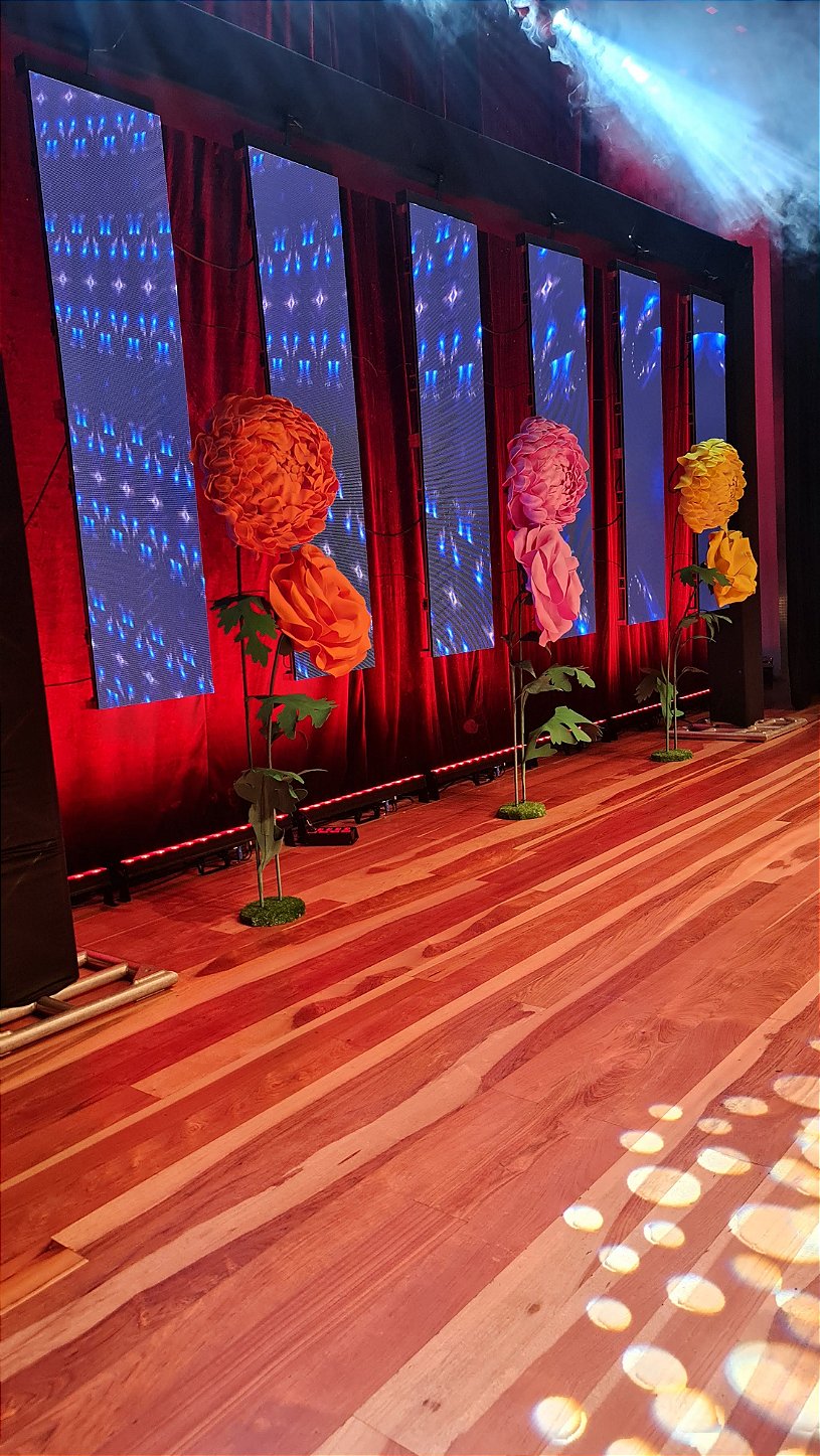 Giant floral installation with blue stage lighting - Miss Paraná