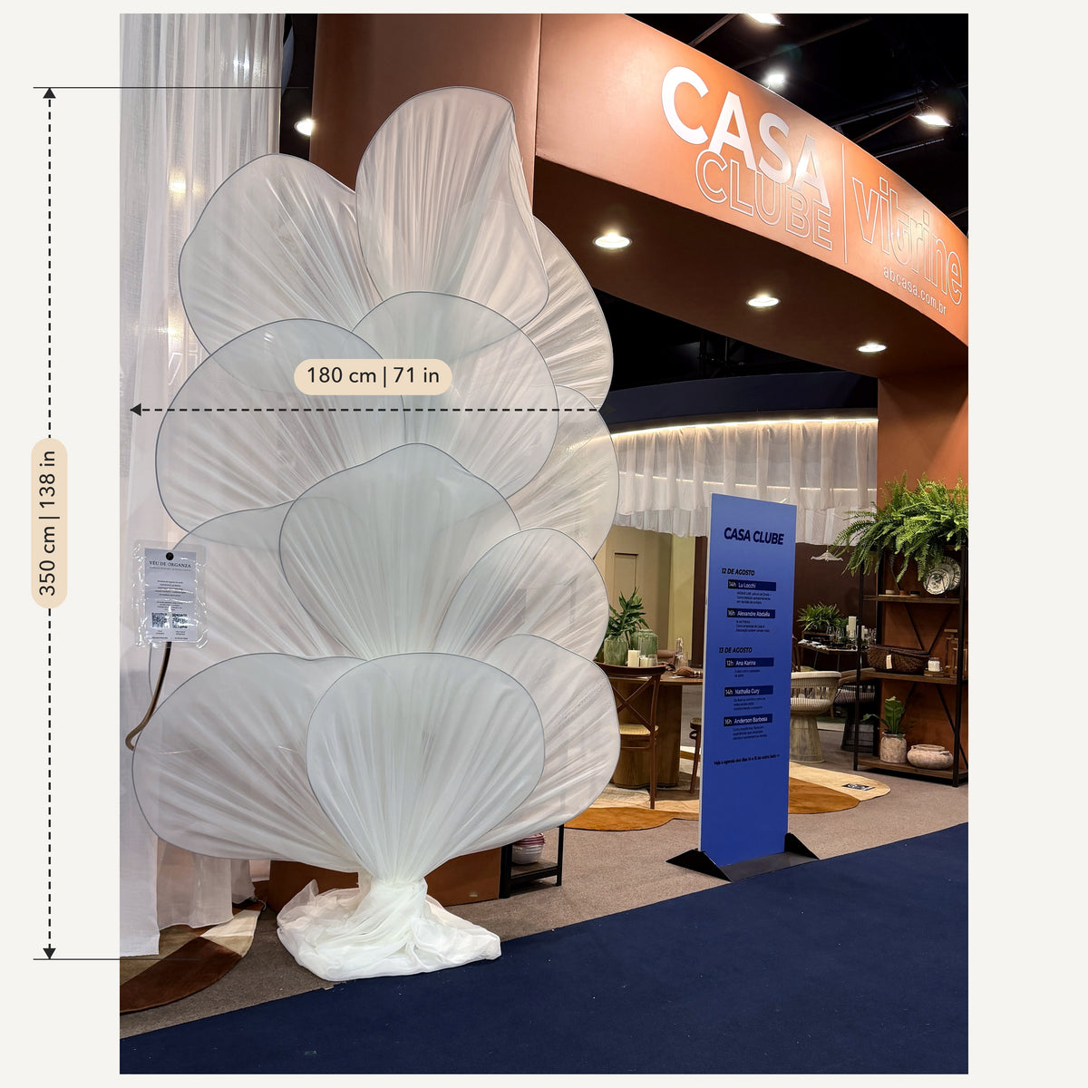 Medidas: Escultura de flor gigante de organza blanca