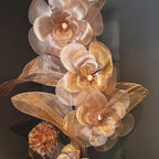 Sculpture de fleurs géantes en organza rosé, détail des fleurs