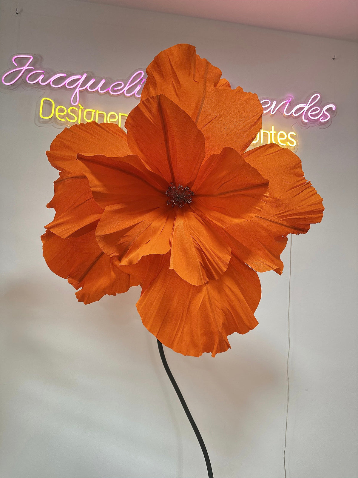 Giant flower in Italian crepe paper - front view