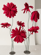 Escultura floral em crepom italiano premium sobre pedestal - cenografia personalizável
