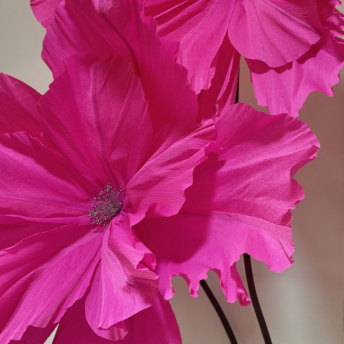 Miolo com estames da flor gigante de crepom italiano clássica