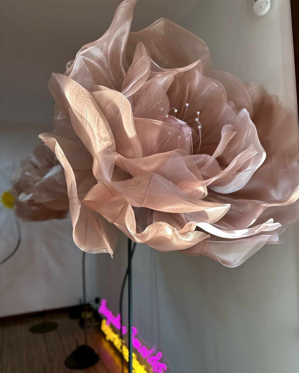 Rose géante en organza rosé