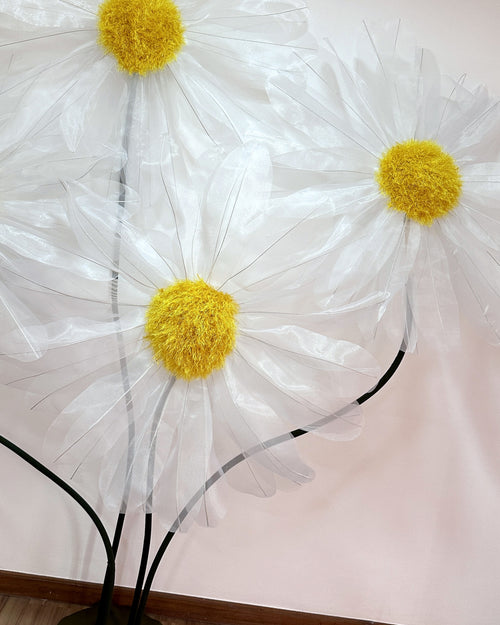 Margaridas gigantes de organza brancas