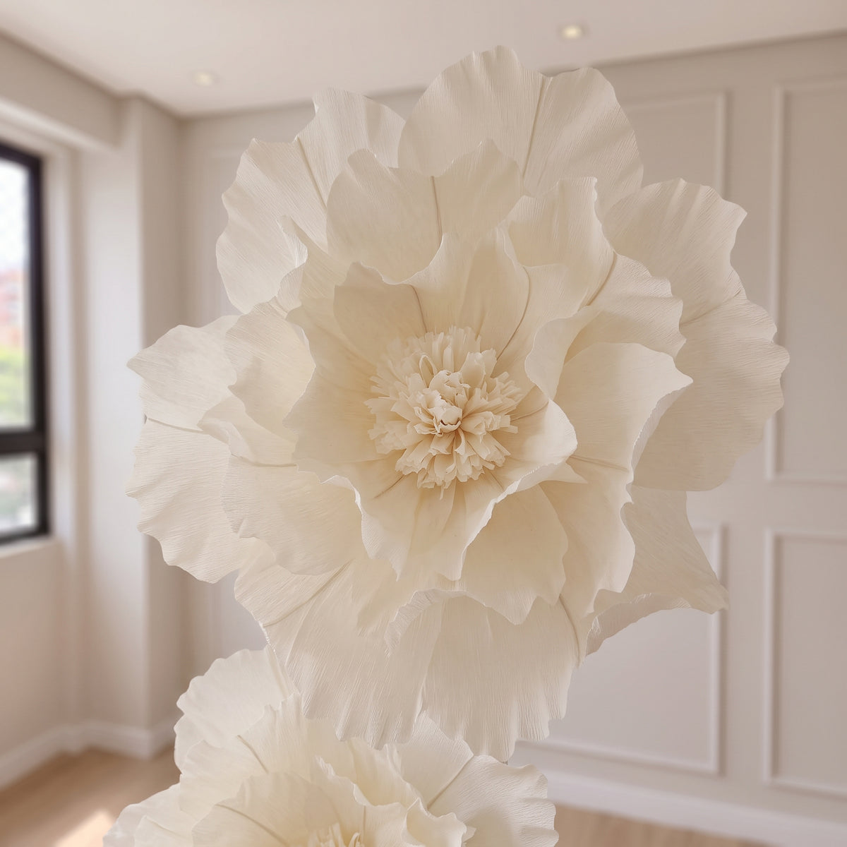 Flores gigantes de papel com miolo de pétalas, vista de cima