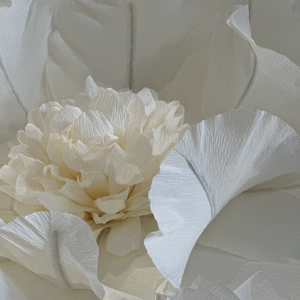 Flores gigantes de papel com miolo de pétalas, detalhe das pétalas