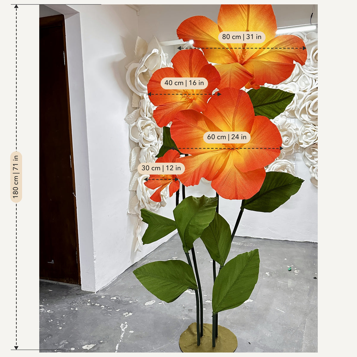 Medidas do pedestal de hibiscos gigantes de papel: altura e diâmetro das flores