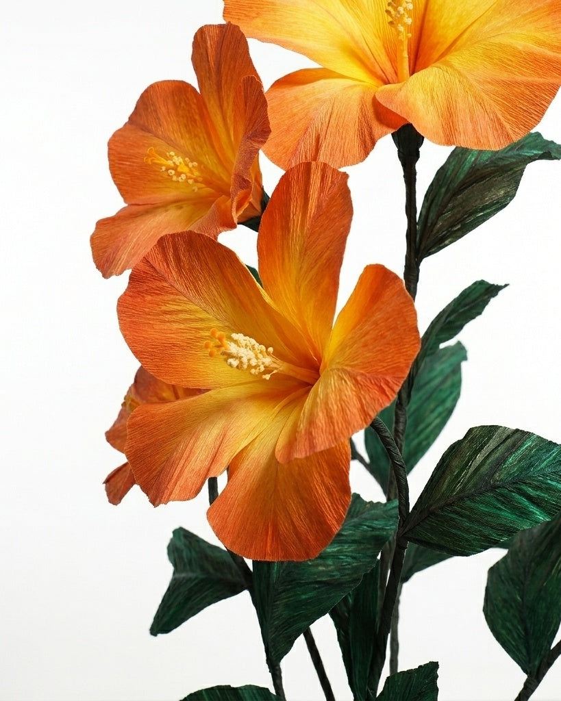 Detalhe do miolo do hibisco gigante de papel crepom italiano