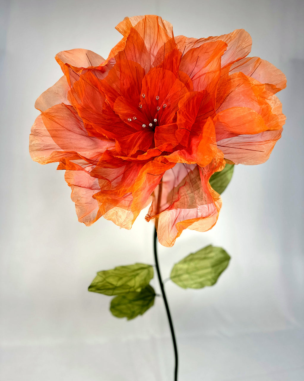 Fleurs géantes en organza orange nervurées, fleur et tige