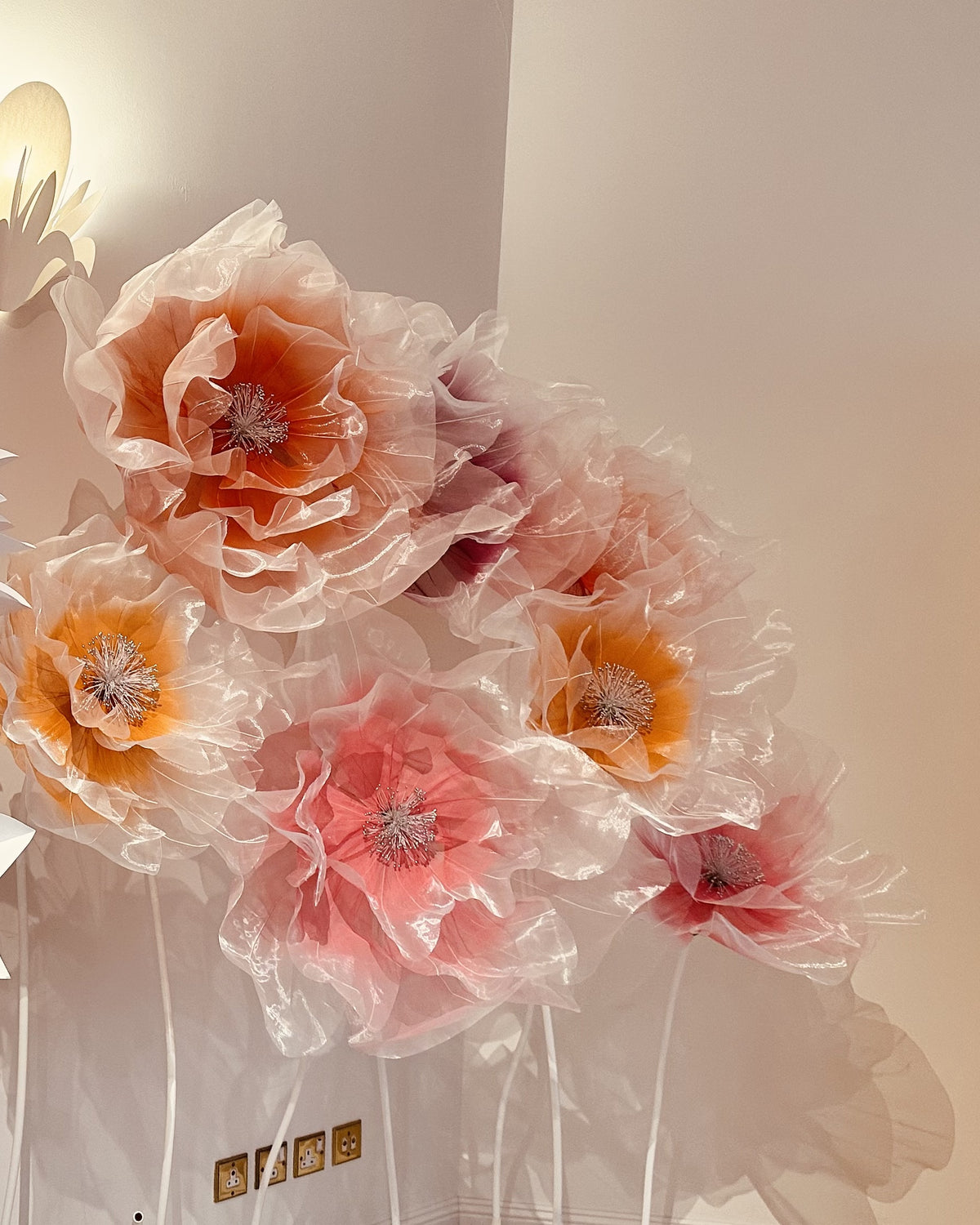 Flores de organza gigantes em degradê