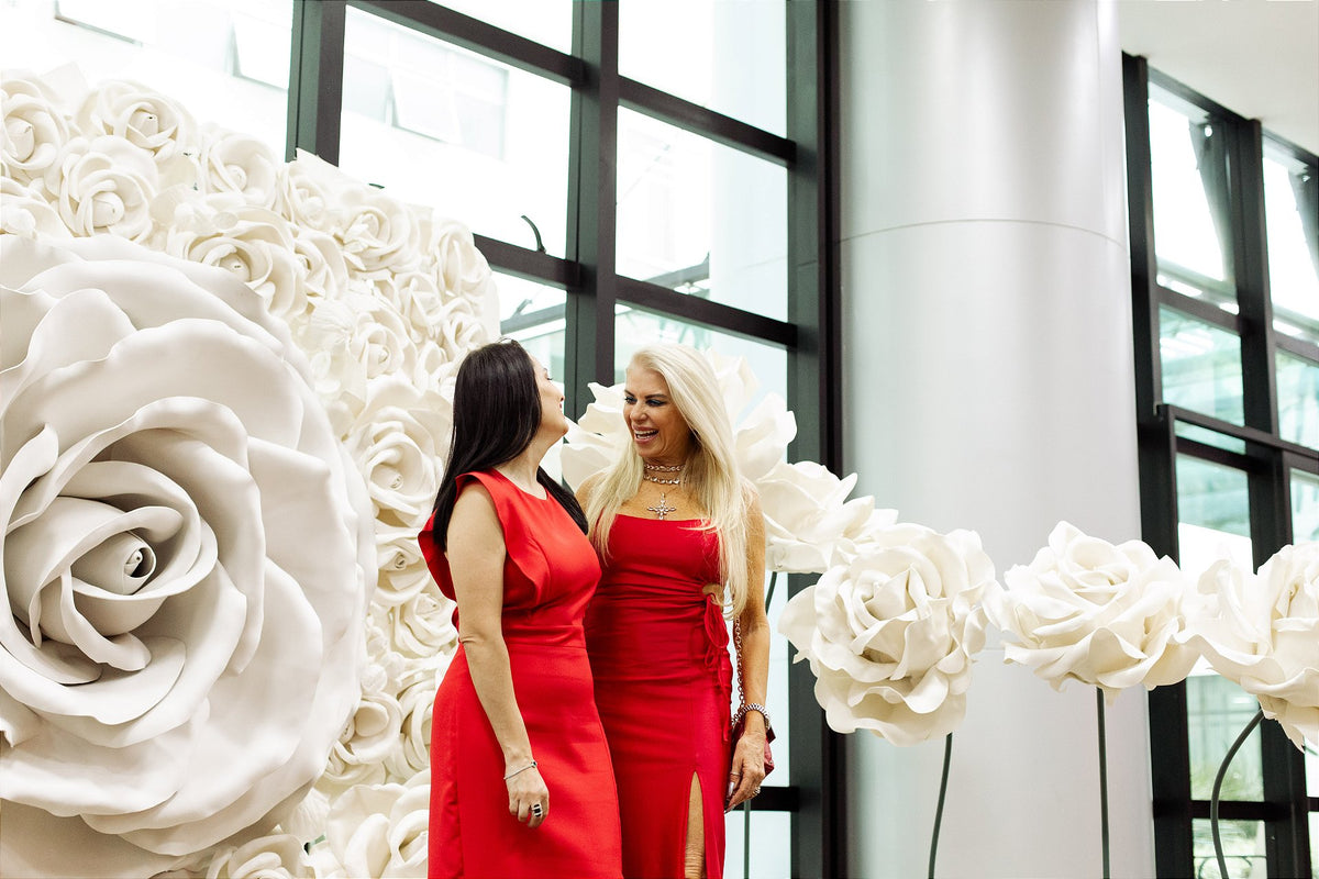 Panel of giant white roses with a depth effect