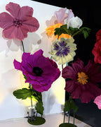 Jardin de fleurs géantes en papier crépon italien, vue d'angle
