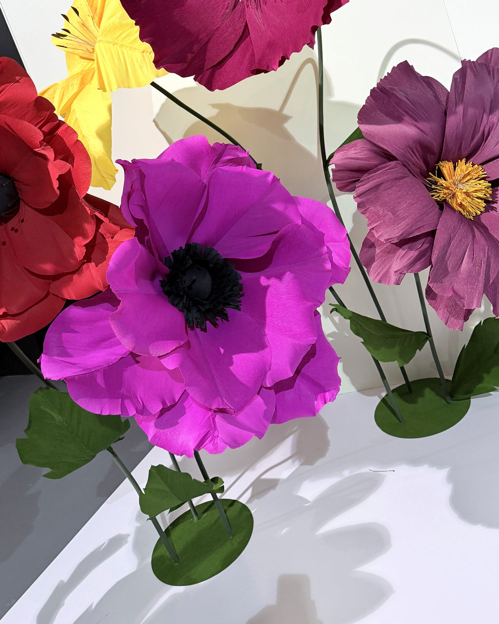Jardin de fleurs géantes en papier crépon italien, détail des fleurs