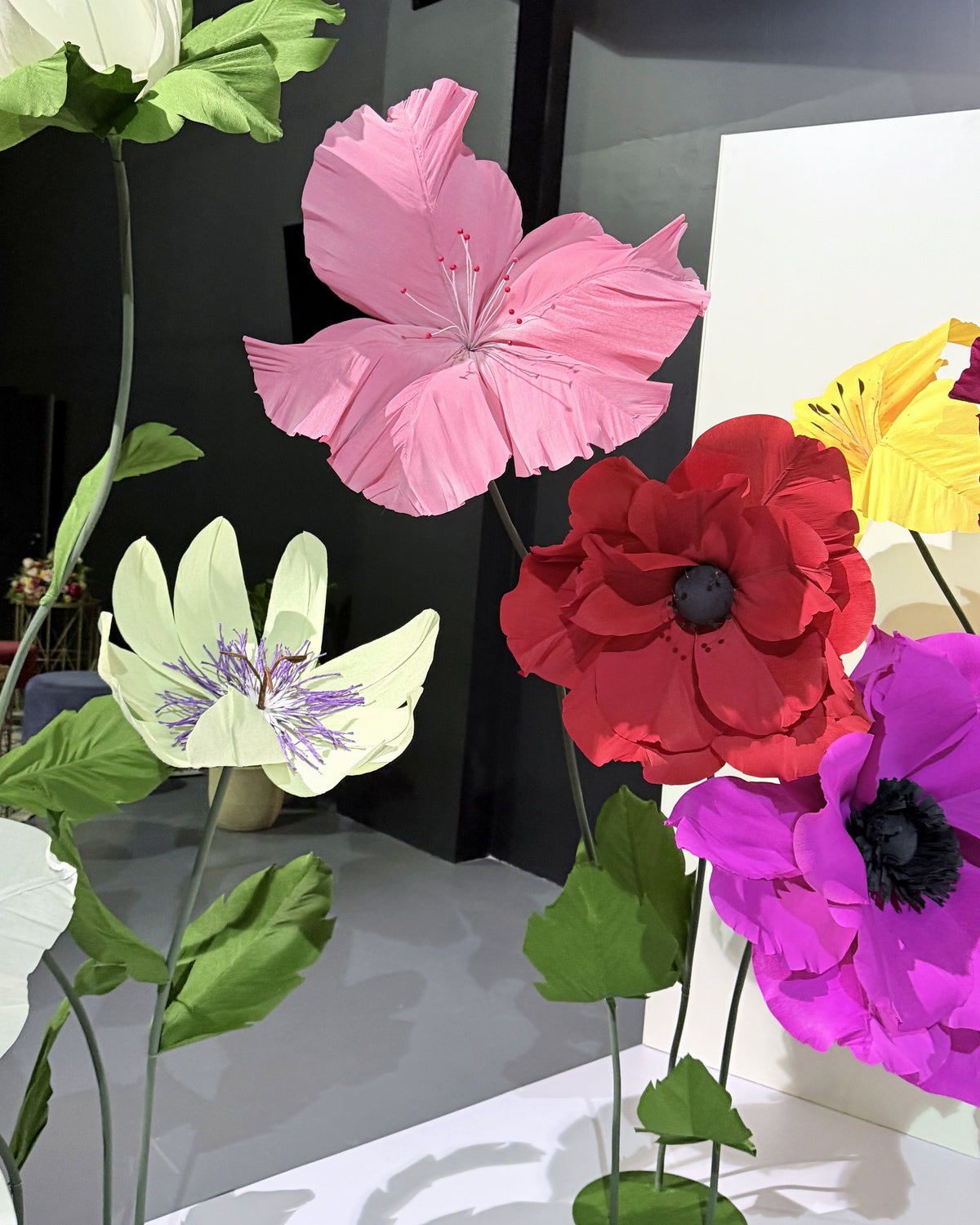 Jardin de fleurs géantes en papier crépon italien, détail des fleurs