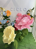 Pivoine géante en papier crépon italien - détail artisanal