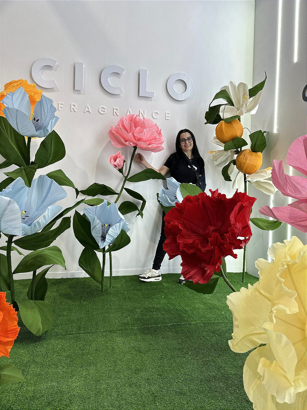 Vue générale du stand de lancement avec jardin floral géant
