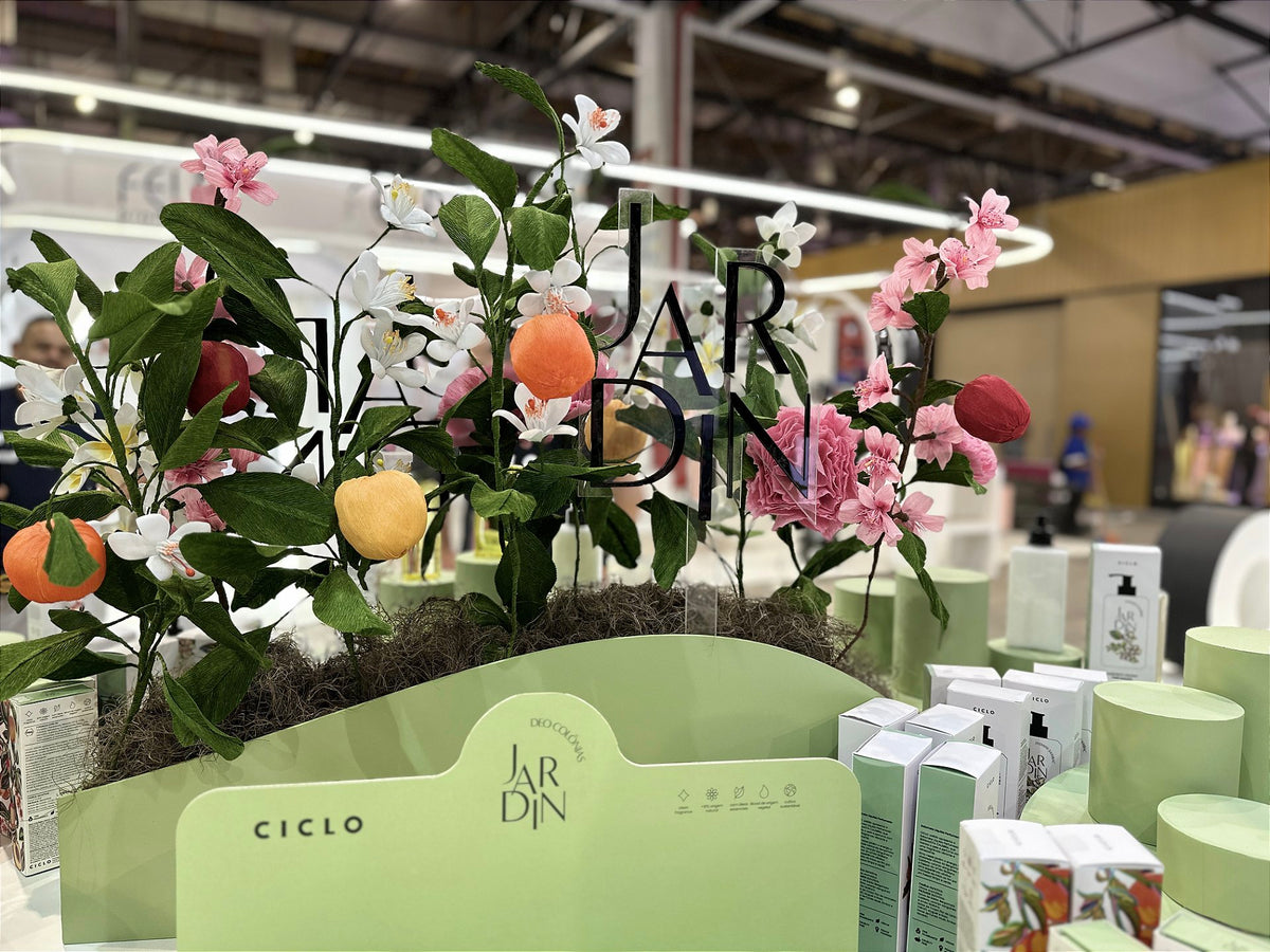 Vue latérale du jardin immersif installé pour l'événement d'entreprise