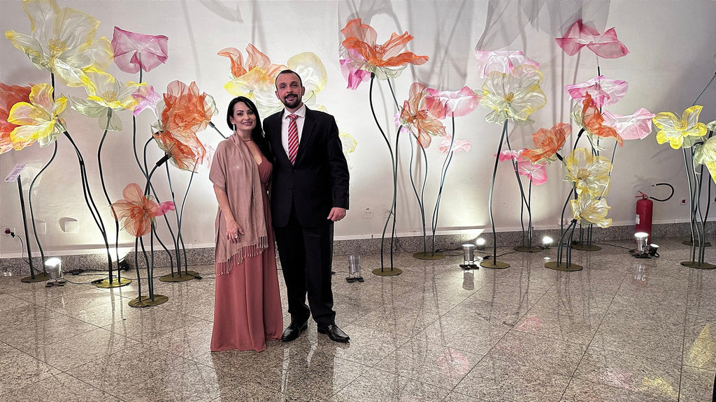 Handcrafted finish on the giant organza flowers - event in support of Complexo Pequeno Príncipe